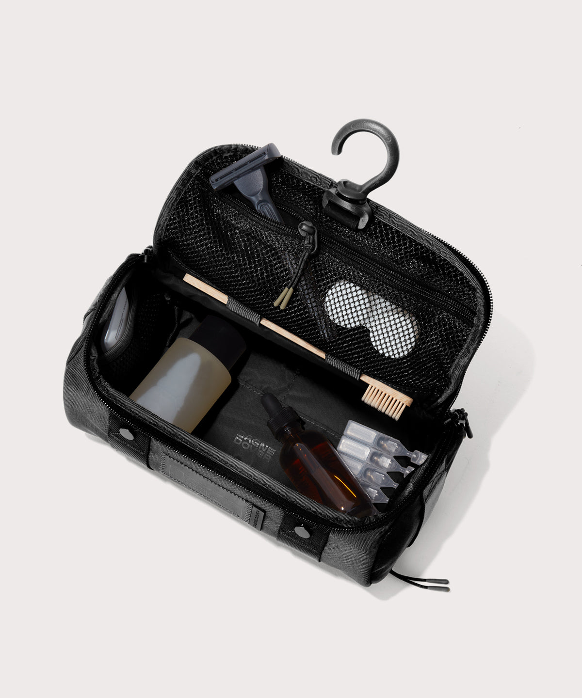 Seoul Dopp Kit in Onyx, Large - Image 8