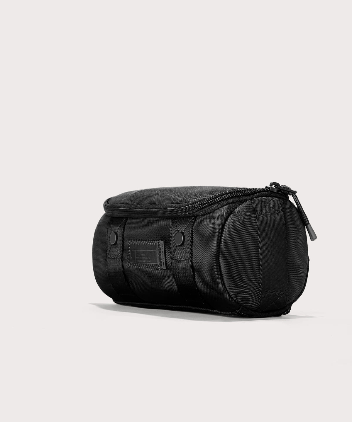 Seoul Dopp Kit in Onyx, Small - Image 9