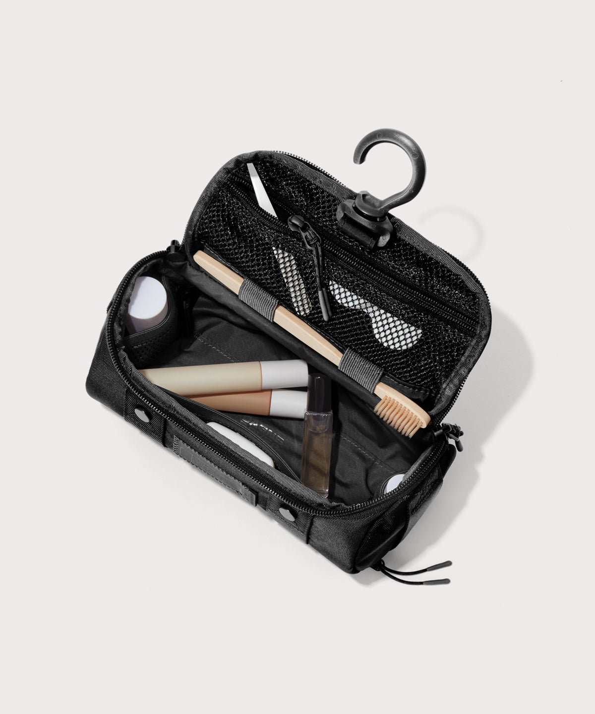 Seoul Dopp Kit in Onyx, Small - Image 8