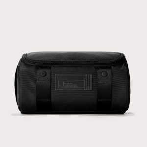 Seoul Dopp Kit in Onyx. Large